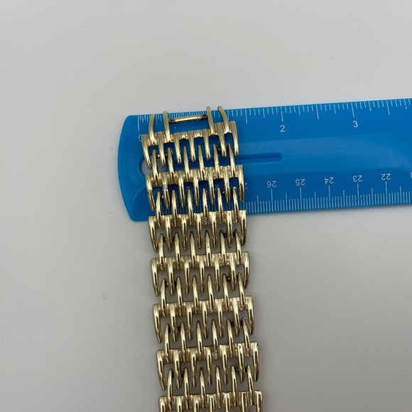 Vintage Coro Pegasus Weave Pattern Gold Tone Bracelet 7" Signed - Picture 9 of 10